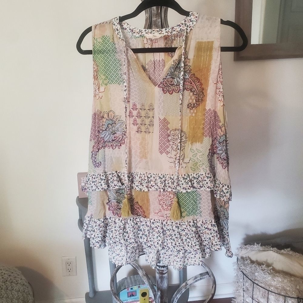 Small Hummingbird floral tank top